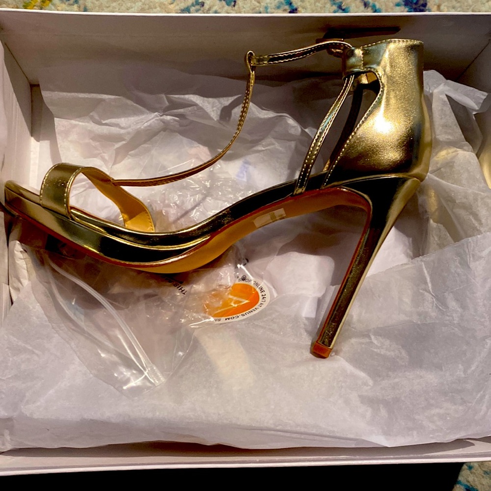 Venus Size 8.5 Gold Heels